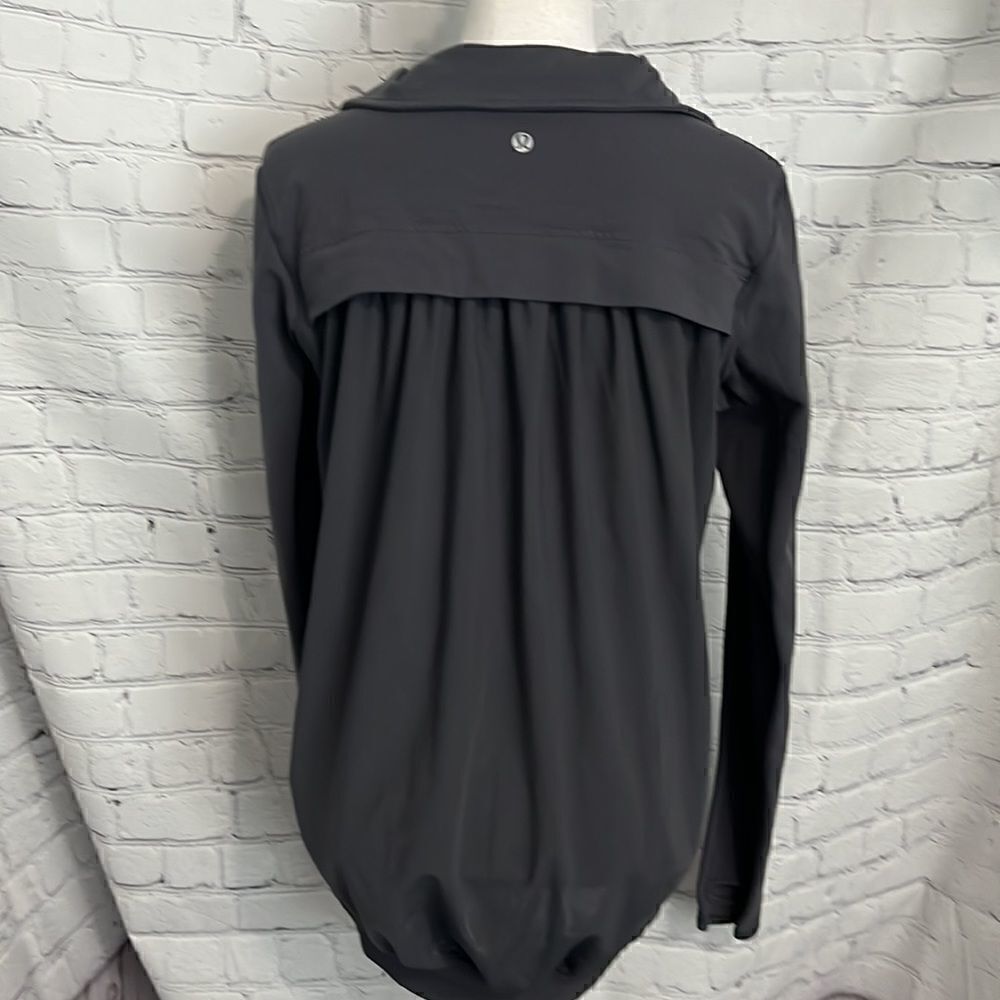 Lululemon Jacket - Full Zip - Vented Packable Nylon Reflective - 10 - Picture 3 of 8